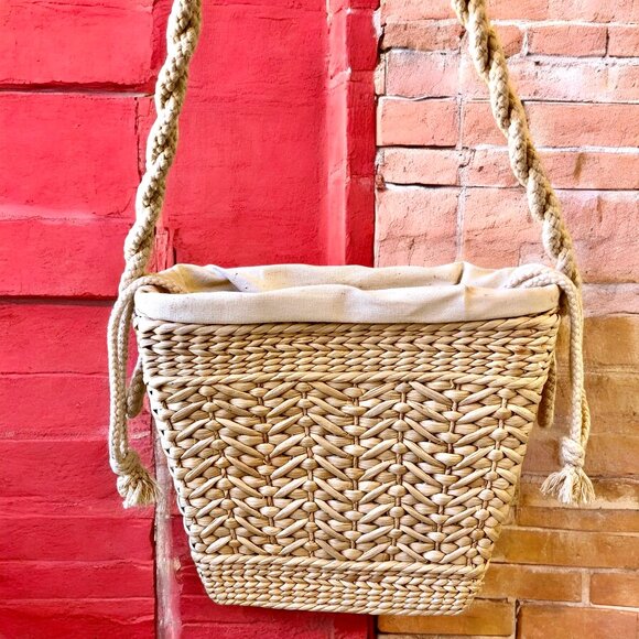 Vintage Hong Kong Straw Woven Shoulder Bag Rope Strap Drawstring Closure - Picture 2 of 14